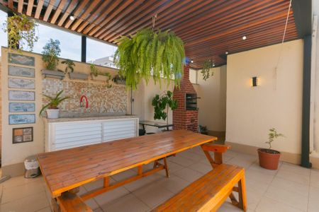 Apartamento à venda com 140m², 2 quartos e 2 vagas Apartamento à venda com 140m², 2 quartos e 2 vagasCobertura