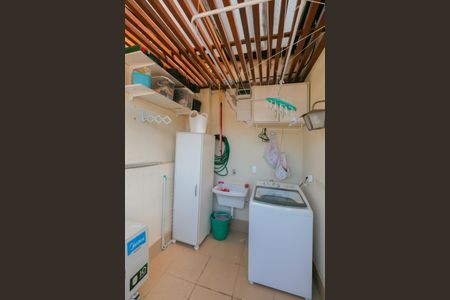 Apartamento à venda com 140m², 2 quartos e 2 vagas Apartamento à venda com 140m², 2 quartos e 2 vagasÁrea de Serviço