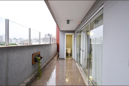 Apartamento à venda com 300m², 3 quartos e 3 vagas Apartamento à venda com 300m², 3 quartos e 3 vagasCobertura