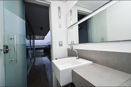 Apartamento à venda com 300m², 3 quartos e 3 vagas Apartamento à venda com 300m², 3 quartos e 3 vagasLavabo 2 Cobertura