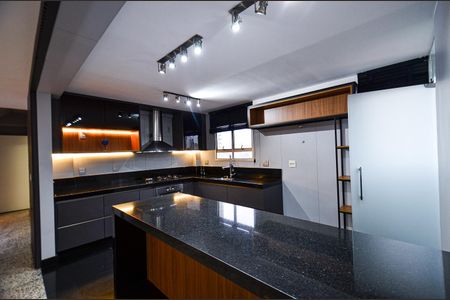 Apartamento à venda com 300m², 3 quartos e 3 vagas Apartamento à venda com 300m², 3 quartos e 3 vagasCozinha