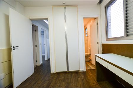 Apartamento à venda com 300m², 3 quartos e 3 vagas Apartamento à venda com 300m², 3 quartos e 3 vagasSuite 1