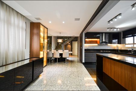 Apartamento à venda com 300m², 3 quartos e 3 vagas Apartamento à venda com 300m², 3 quartos e 3 vagasSala de Estar