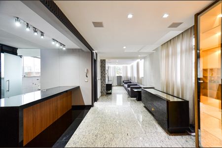 Apartamento à venda com 300m², 3 quartos e 3 vagas Apartamento à venda com 300m², 3 quartos e 3 vagasSala de Estar