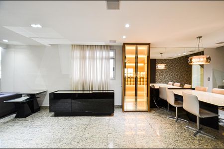 Apartamento à venda com 300m², 3 quartos e 3 vagas Apartamento à venda com 300m², 3 quartos e 3 vagasSala de Estar