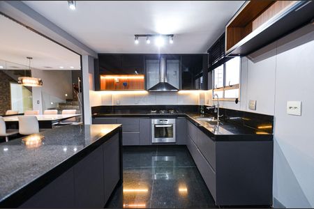 Apartamento à venda com 300m², 3 quartos e 3 vagas Apartamento à venda com 300m², 3 quartos e 3 vagasCozinha