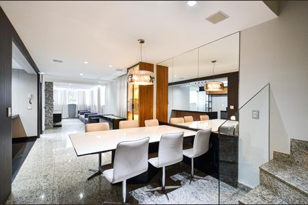 Apartamento à venda com 300m², 3 quartos e 3 vagas Apartamento à venda com 300m², 3 quartos e 3 vagasSala de Jantar