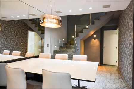 Apartamento à venda com 300m², 3 quartos e 3 vagas Apartamento à venda com 300m², 3 quartos e 3 vagasSala de Jantar