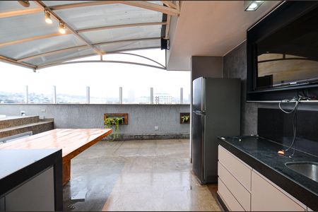 Apartamento à venda com 300m², 3 quartos e 3 vagas Apartamento à venda com 300m², 3 quartos e 3 vagasCobertura