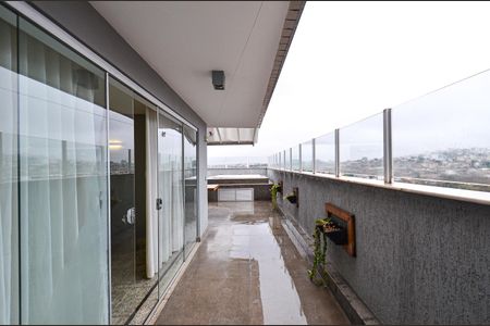 Apartamento à venda com 300m², 3 quartos e 3 vagas Apartamento à venda com 300m², 3 quartos e 3 vagasCobertura