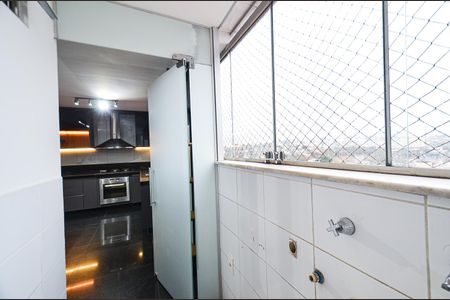 Apartamento à venda com 300m², 3 quartos e 3 vagas Apartamento à venda com 300m², 3 quartos e 3 vagasÁrea de Serviço