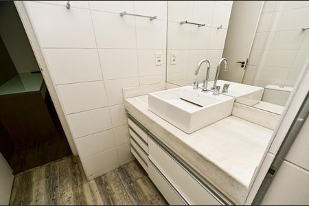 Apartamento à venda com 300m², 3 quartos e 3 vagas Apartamento à venda com 300m², 3 quartos e 3 vagasBanheiro Suite 1