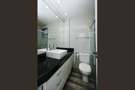 Apartamento à venda com 300m², 3 quartos e 3 vagas Apartamento à venda com 300m², 3 quartos e 3 vagasBanheiro Social