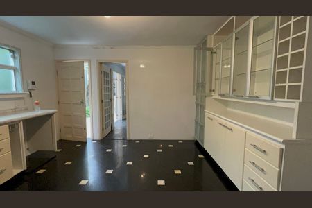 Casa à venda com 220m², 4 quartos e 2 vagas Casa à venda com 220m², 4 quartos e 2 vagasCozinha