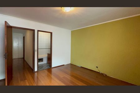 Casa à venda com 220m², 4 quartos e 2 vagas Casa à venda com 220m², 4 quartos e 2 vagasSuite