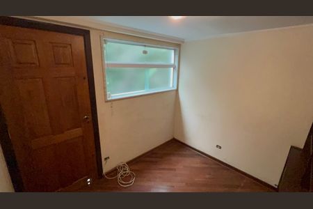 Casa à venda com 220m², 4 quartos e 2 vagas Casa à venda com 220m², 4 quartos e 2 vagasEscritório
