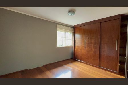 Casa à venda com 220m², 4 quartos e 2 vagas Casa à venda com 220m², 4 quartos e 2 vagasQuarto 2