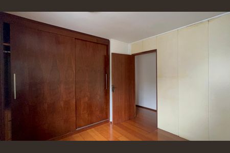 Casa à venda com 220m², 4 quartos e 2 vagas Casa à venda com 220m², 4 quartos e 2 vagasQuarto 1