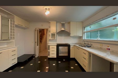 Casa à venda com 220m², 4 quartos e 2 vagas Casa à venda com 220m², 4 quartos e 2 vagasCozinha