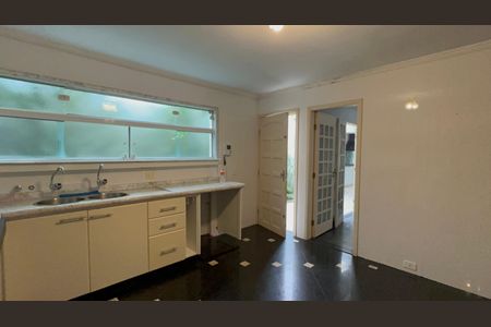 Casa à venda com 220m², 4 quartos e 2 vagas Casa à venda com 220m², 4 quartos e 2 vagasCozinha