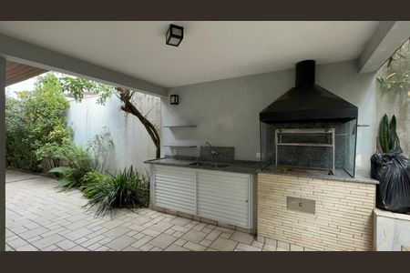 Casa à venda com 220m², 4 quartos e 2 vagas Casa à venda com 220m², 4 quartos e 2 vagasÁrea Externa