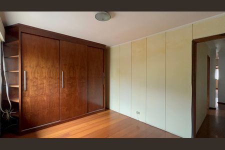 Casa à venda com 220m², 4 quartos e 2 vagas Casa à venda com 220m², 4 quartos e 2 vagasQuarto 2