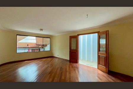 Casa à venda com 220m², 4 quartos e 2 vagasSala