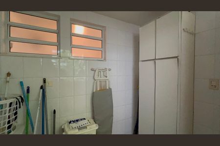 Casa à venda com 220m², 4 quartos e 2 vagas Casa à venda com 220m², 4 quartos e 2 vagasLavanderia
