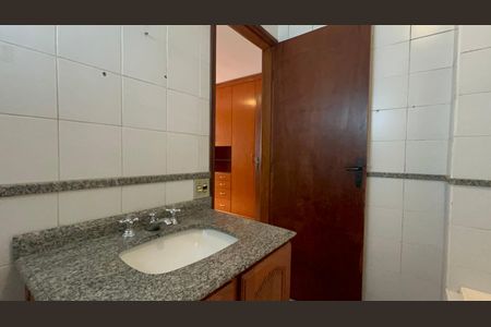 Casa à venda com 220m², 4 quartos e 2 vagas Casa à venda com 220m², 4 quartos e 2 vagasBanheiro da Suíte