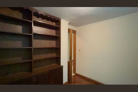 Casa à venda com 220m², 4 quartos e 2 vagas Casa à venda com 220m², 4 quartos e 2 vagasEscritório