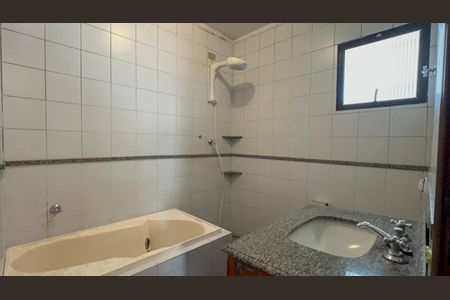 Casa à venda com 220m², 4 quartos e 2 vagas Casa à venda com 220m², 4 quartos e 2 vagasBanheiro da Suíte