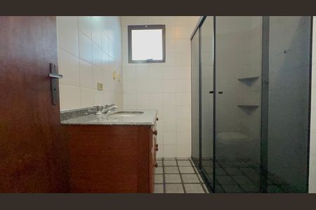Casa à venda com 220m², 4 quartos e 2 vagas Casa à venda com 220m², 4 quartos e 2 vagasBanheiro