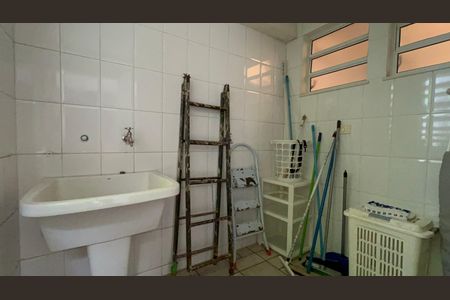 Casa à venda com 220m², 4 quartos e 2 vagas Casa à venda com 220m², 4 quartos e 2 vagasLavanderia
