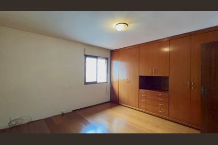 Casa à venda com 220m², 4 quartos e 2 vagas Casa à venda com 220m², 4 quartos e 2 vagasSuite