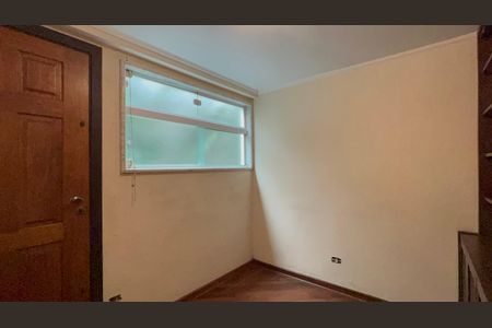 Casa à venda com 220m², 4 quartos e 2 vagas Casa à venda com 220m², 4 quartos e 2 vagasEscritório