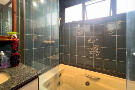 Apartamento à venda com 143m², 3 quartos e 2 vagas Apartamento à venda com 143m², 3 quartos e 2 vagasBanheiro da Suíte 1