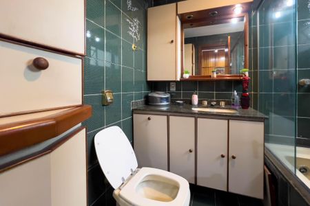 Apartamento à venda com 143m², 3 quartos e 2 vagas Apartamento à venda com 143m², 3 quartos e 2 vagasBanheiro da Suíte 1