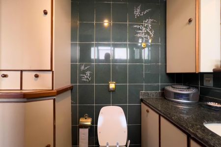 Apartamento à venda com 143m², 3 quartos e 2 vagas Apartamento à venda com 143m², 3 quartos e 2 vagasBanheiro da Suíte 1