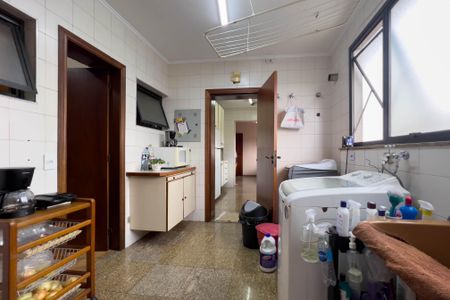 Apartamento à venda com 143m², 3 quartos e 2 vagas Apartamento à venda com 143m², 3 quartos e 2 vagasÁrea de serviço