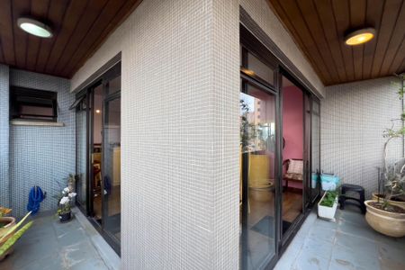 Apartamento à venda com 143m², 3 quartos e 2 vagas Apartamento à venda com 143m², 3 quartos e 2 vagasVaranda