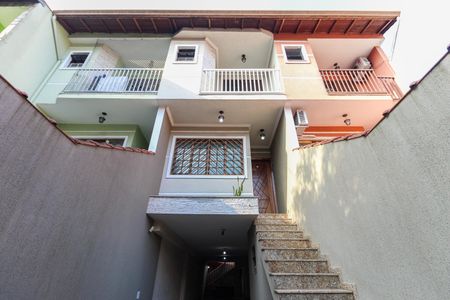 Casa para alugar com 120m², 3 quartos e 4 vagas Casa para alugar com 120m², 3 quartos e 4 vagasFachada