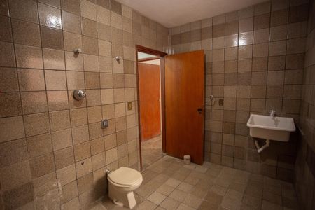 Banheiro Social de casa para alugar com 2 quartos, 65m² em Chácara São João, São Paulo