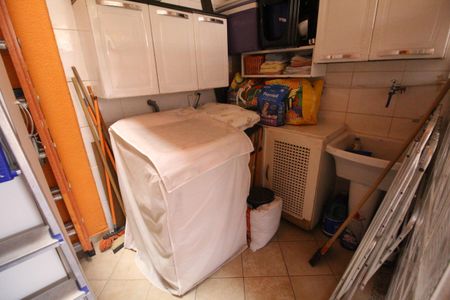 Casa de condomínio à venda com 70m², 3 quartos e 1 vagaÁrea de serviço