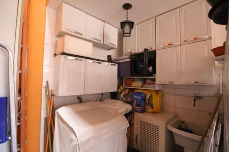 Casa de condomínio à venda com 70m², 3 quartos e 1 vagaÁrea de serviço