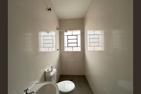 Banheiro de casa para alugar com 1 quarto, 55m² em Vila Bonilha Nova, São Paulo