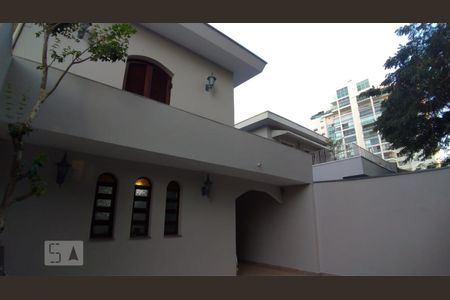 Casa à venda com 180m², 5 quartos e 5 vagas Casa à venda com 180m², 5 quartos e 5 vagasÁrea Externa