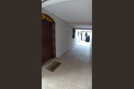 Casa à venda com 180m², 5 quartos e 5 vagas Casa à venda com 180m², 5 quartos e 5 vagasÁrea Externa