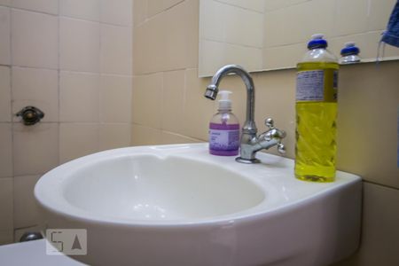 Casa à venda com 180m², 5 quartos e 5 vagas Casa à venda com 180m², 5 quartos e 5 vagasBanheiro escritório