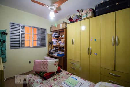Casa à venda com 180m², 5 quartos e 5 vagas Casa à venda com 180m², 5 quartos e 5 vagasQuarto 4