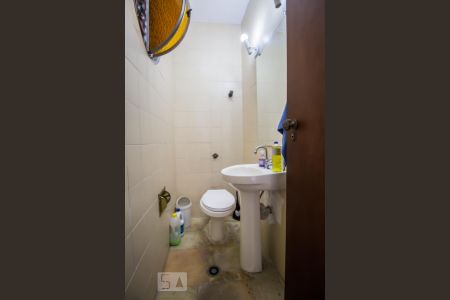 Casa à venda com 180m², 5 quartos e 5 vagas Casa à venda com 180m², 5 quartos e 5 vagasBanheiro escritório